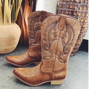Coconuts byMatisse Gaucho Cowboy Cowgirl Brown Embroidered Pointed Toe Boots 8.5